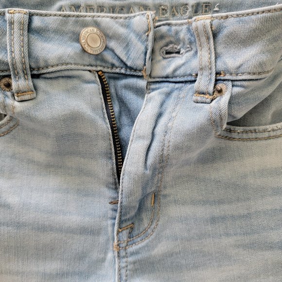 American Eagle Outfitters AEO Hi-Rise Shortie Rolled Cuff Light Wash Denim Short - Picture 13 of 16